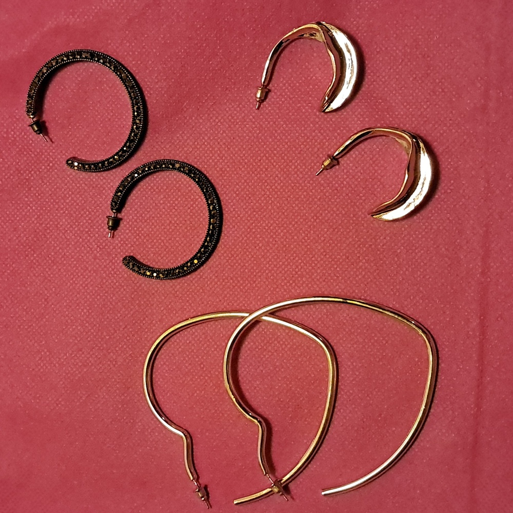 Elegant Gold and Black Hoop Earrings Set